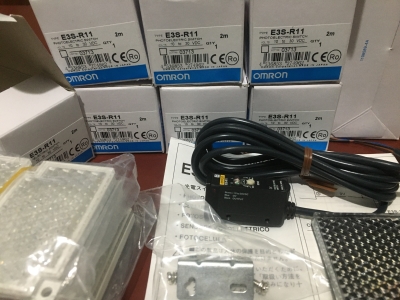 Cảm biến quang Omron E3S-R11 2M
