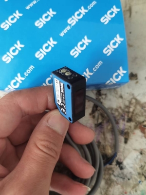 Cảm biến SICK WL100-N1432